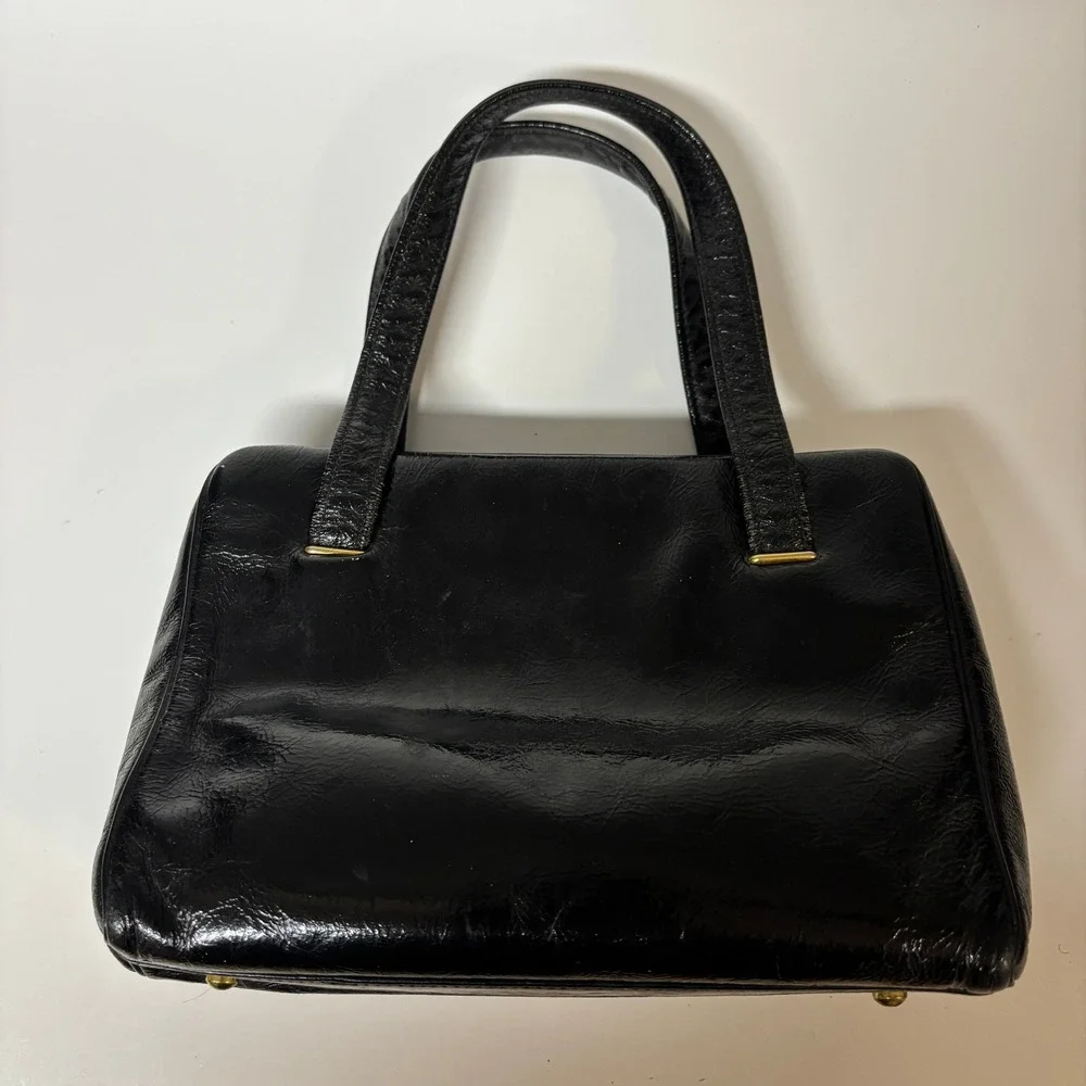 VTG Chic de Paris Black Leather Bag Red Interior Gold Scallop Clasp Purse‎